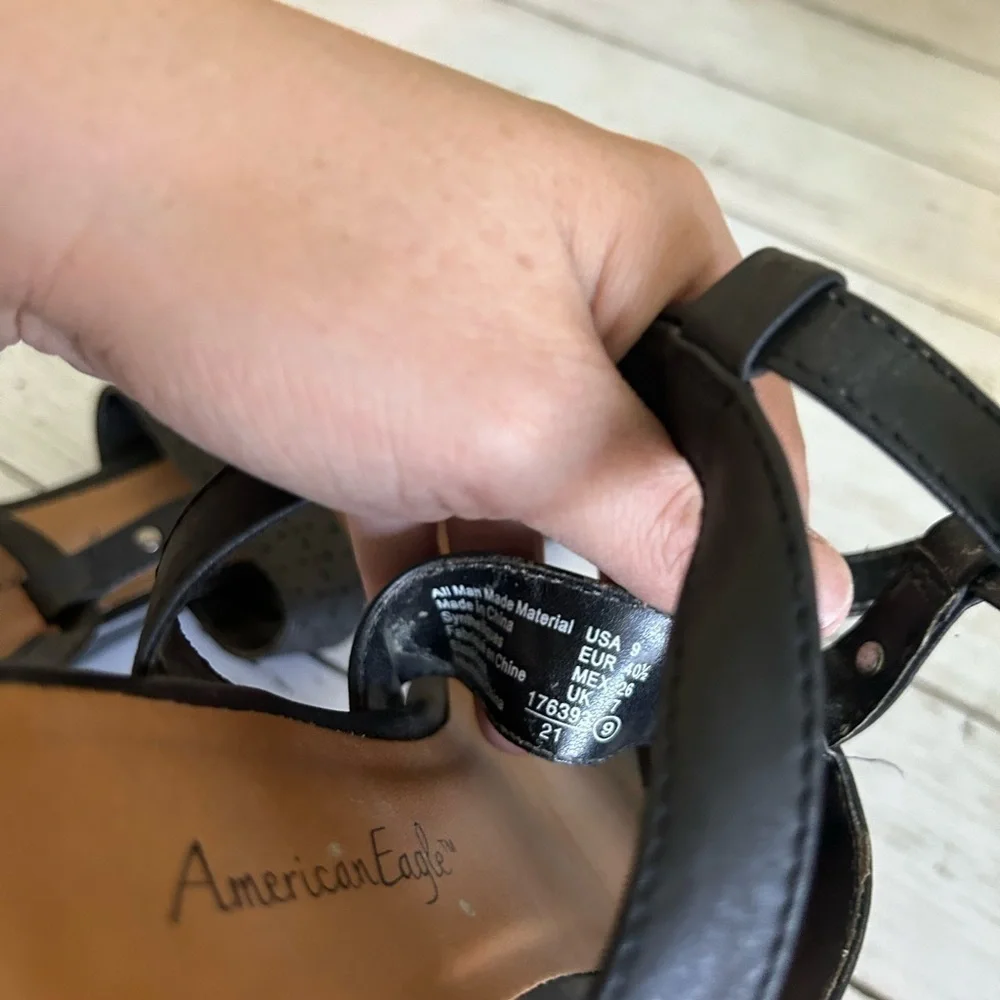 American Eagle size 9 black sandals